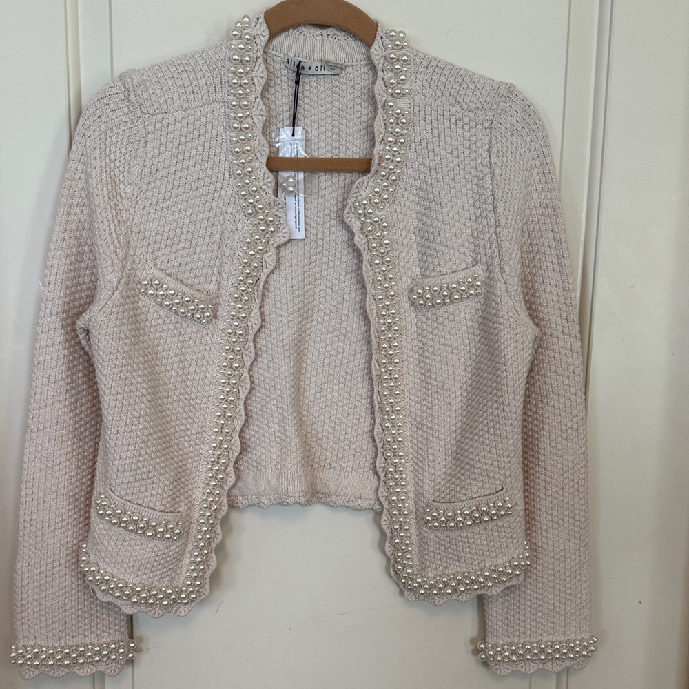 alice + olivia knit cropped jacket Size M NWT Accented with Faux Pearls. Noella